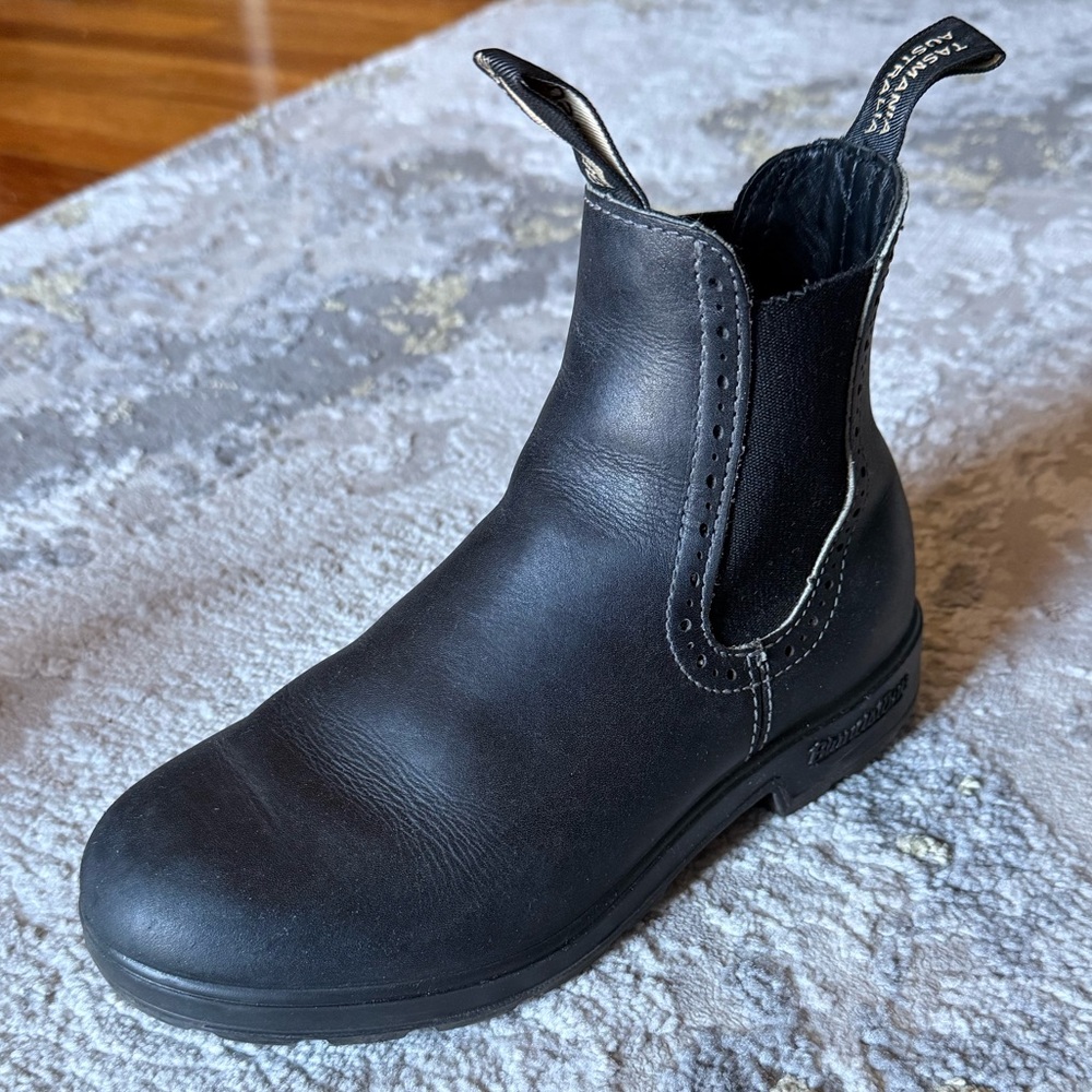 Blundstone Black Leather Chelsea Boots